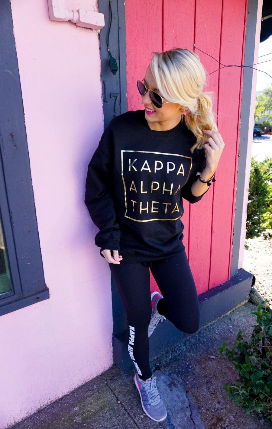amy-littleson-from-i-believe-in-pink-wearing-kappa-alpha-theta-sorority-apparel-with-university-tees_-10