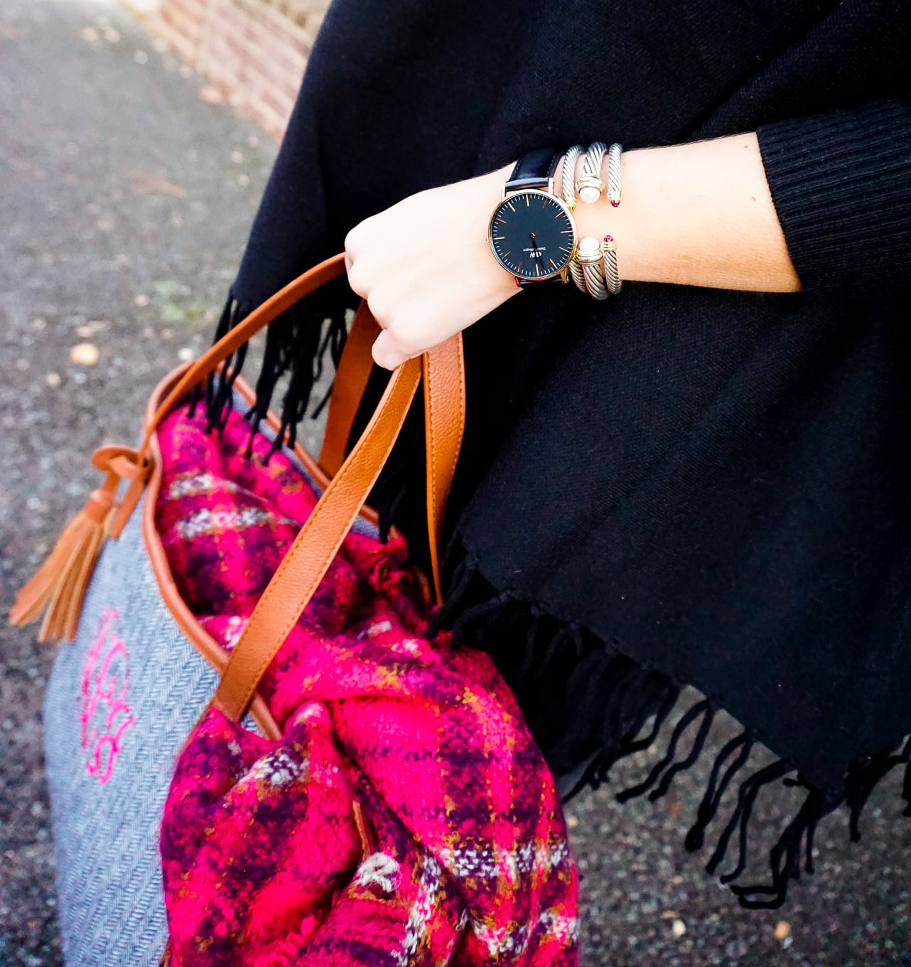 amy-littleson-from-i-believe-in-pink-in-united-monograms-monogram-boots-and-tote-with-a-black-tassel-poncho-9