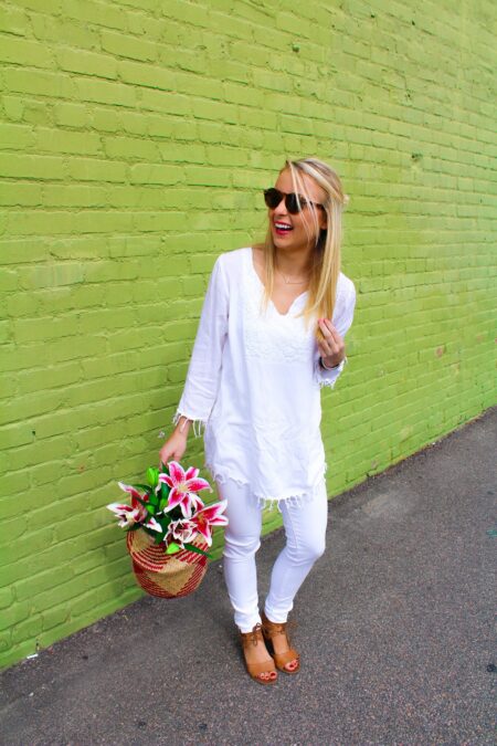 Amy Littleson from I Believe in Pink in white AG jeans with woven collapsible rice basket bag