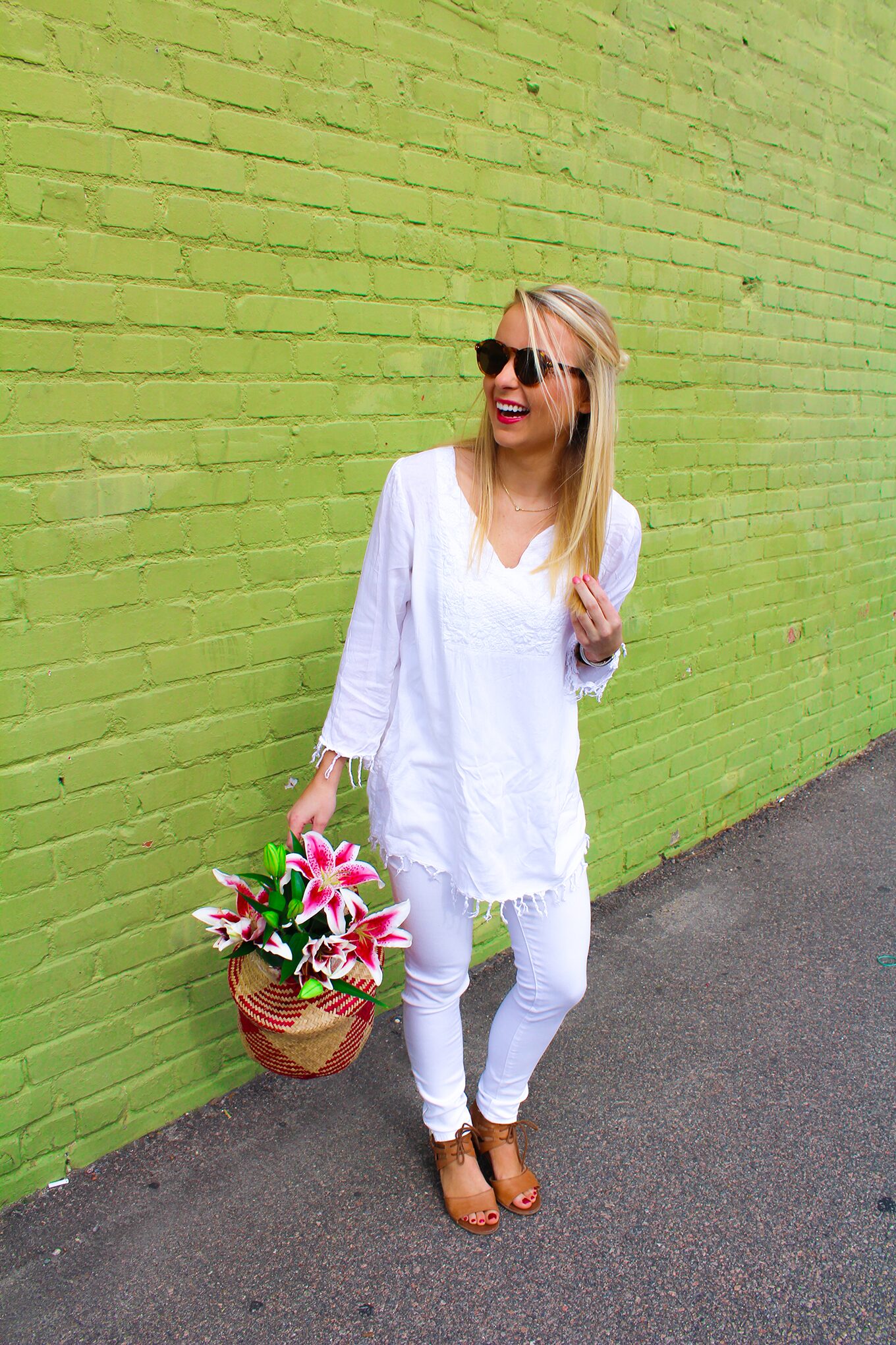 Amy Littleson from I Believe in Pink in white AG jeans with woven collapsible rice basket bag 