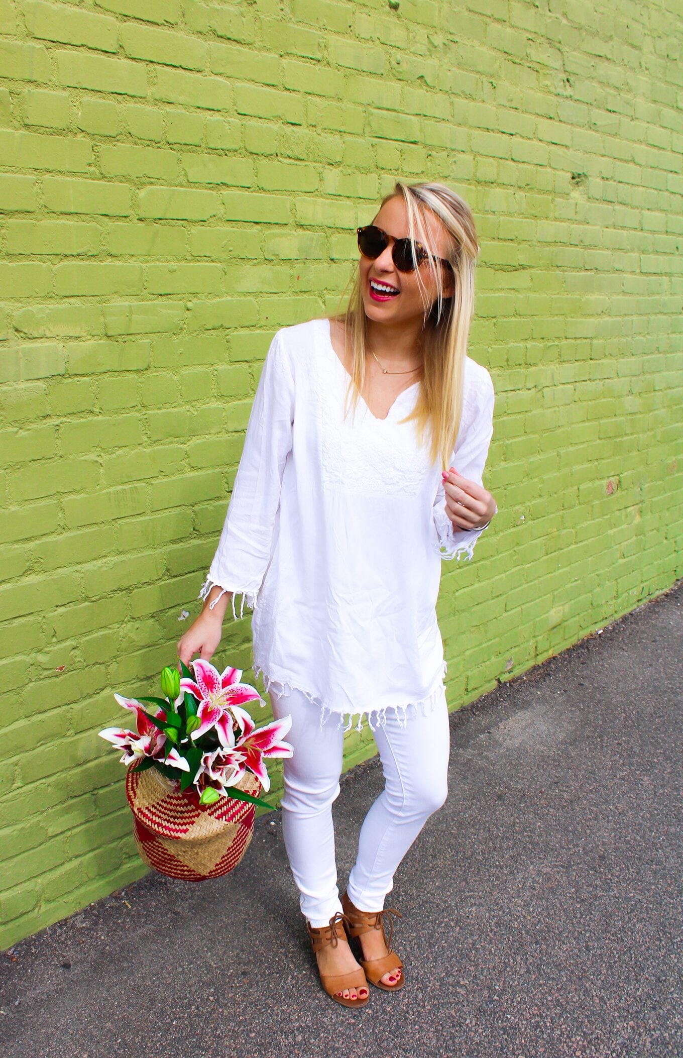 Amy Littleson from I Believe in Pink in white AG jeans with woven collapsible rice basket bag 