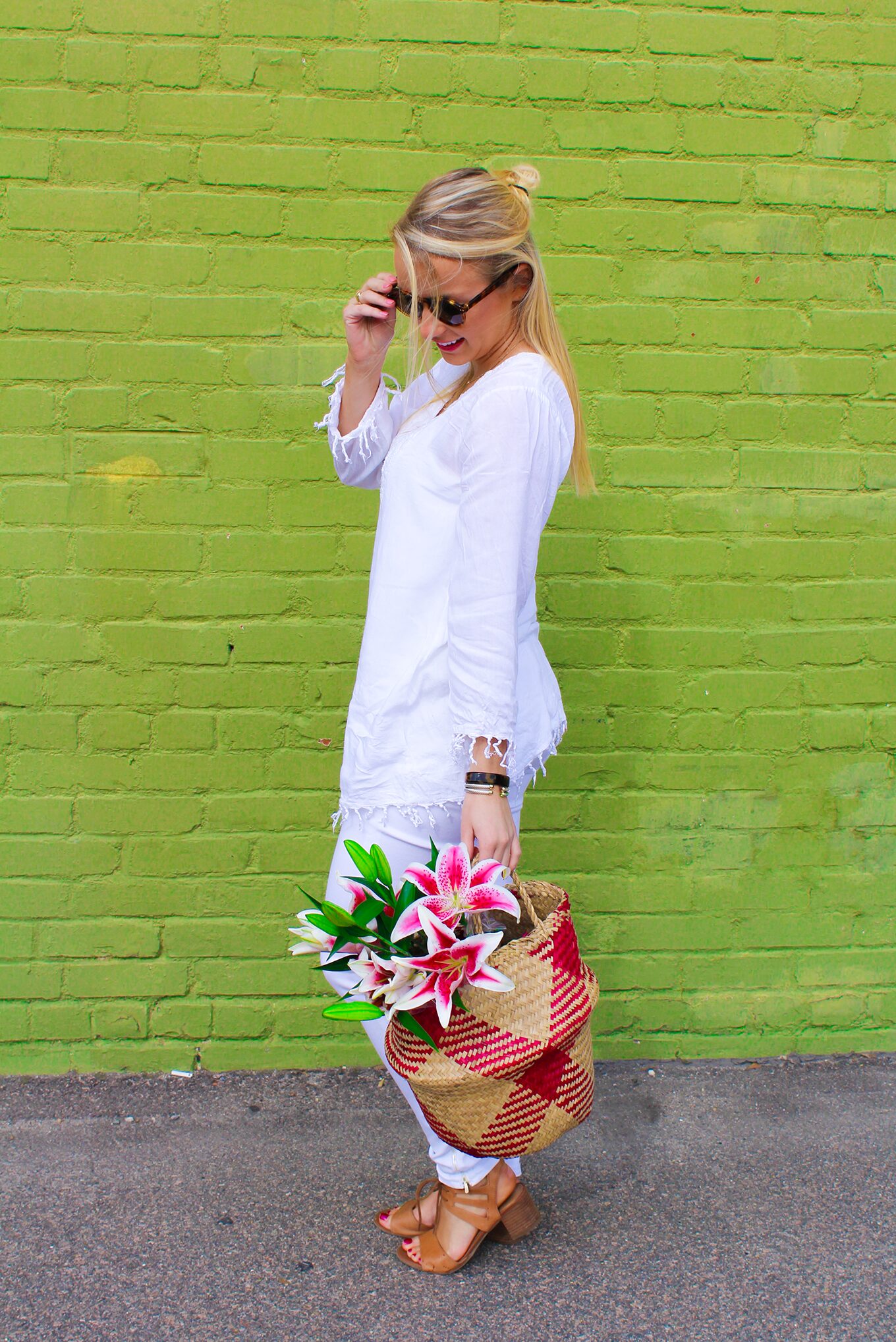 Amy Littleson from I Believe in Pink in white AG jeans with woven collapsible rice basket bag 