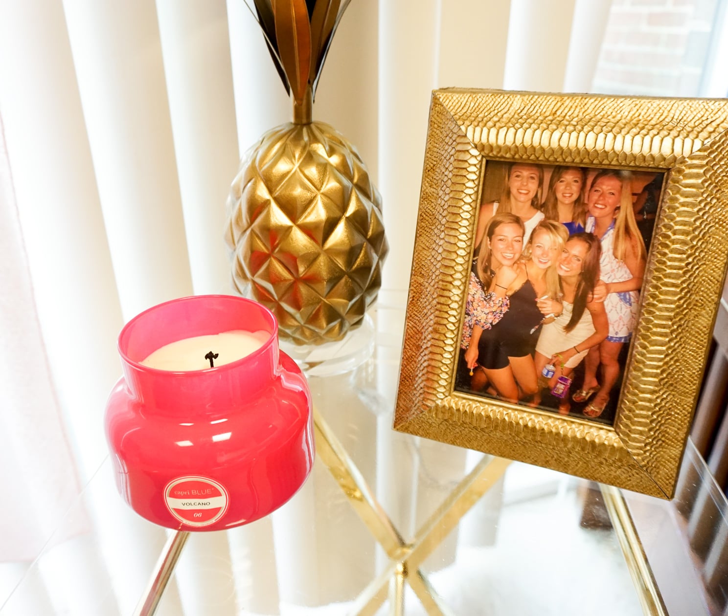 Amy Believe in Pink apartment with PB Teen pineapple lamp and bulletin board-2