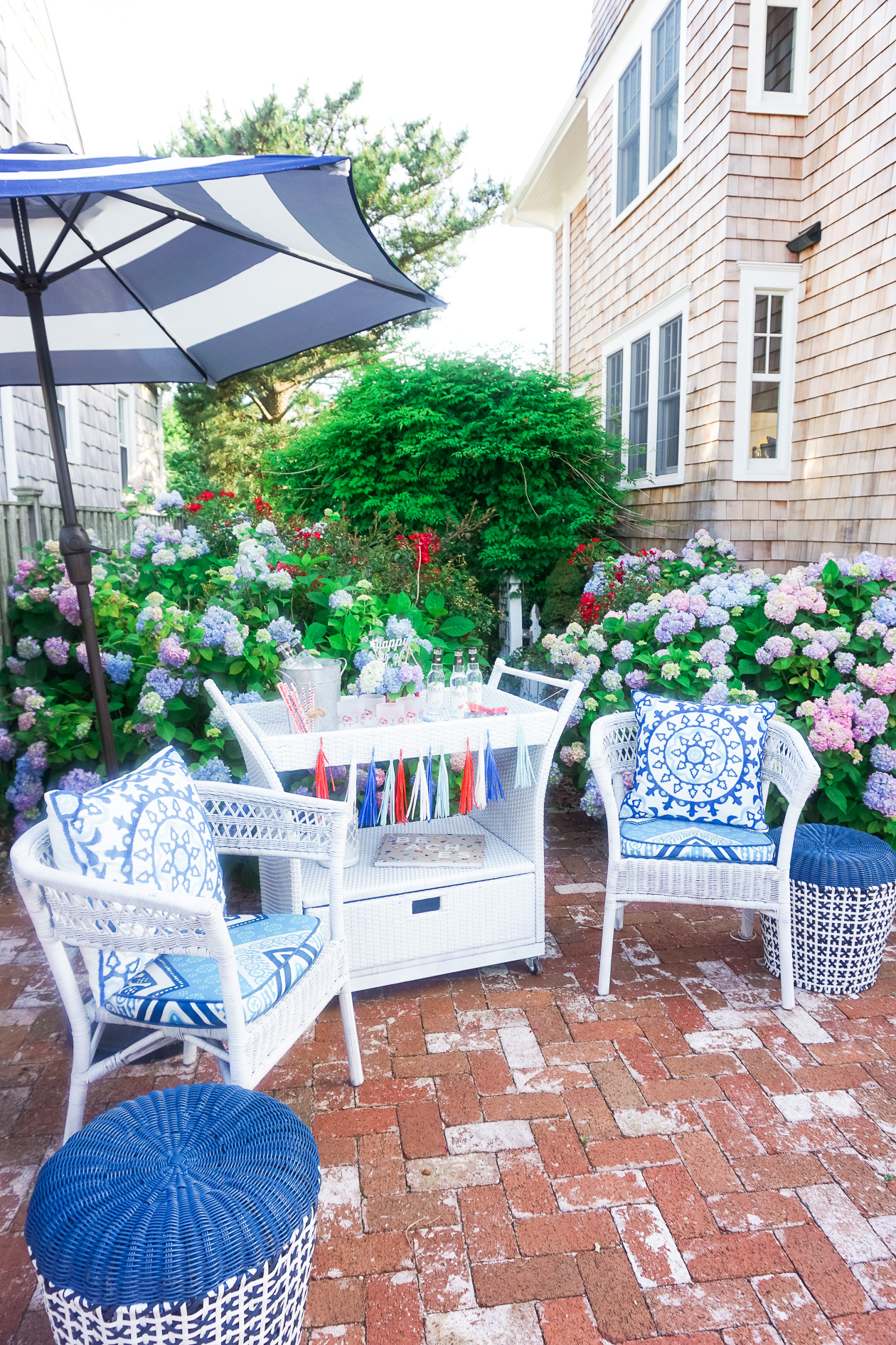 4th of July party on the patio with a summer patriotic bar cart