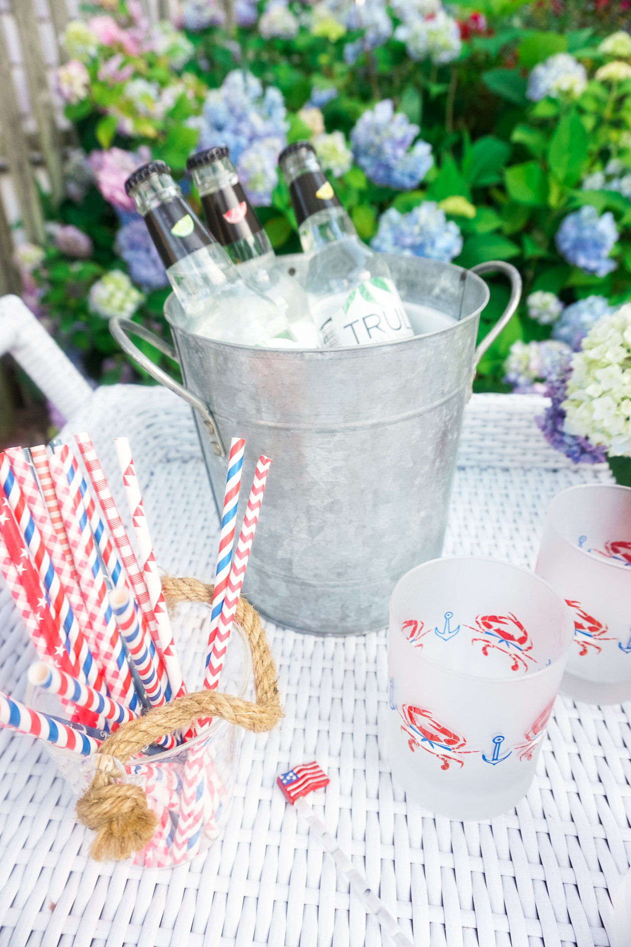 4th of July party on the patio with a summer patriotic bar cart