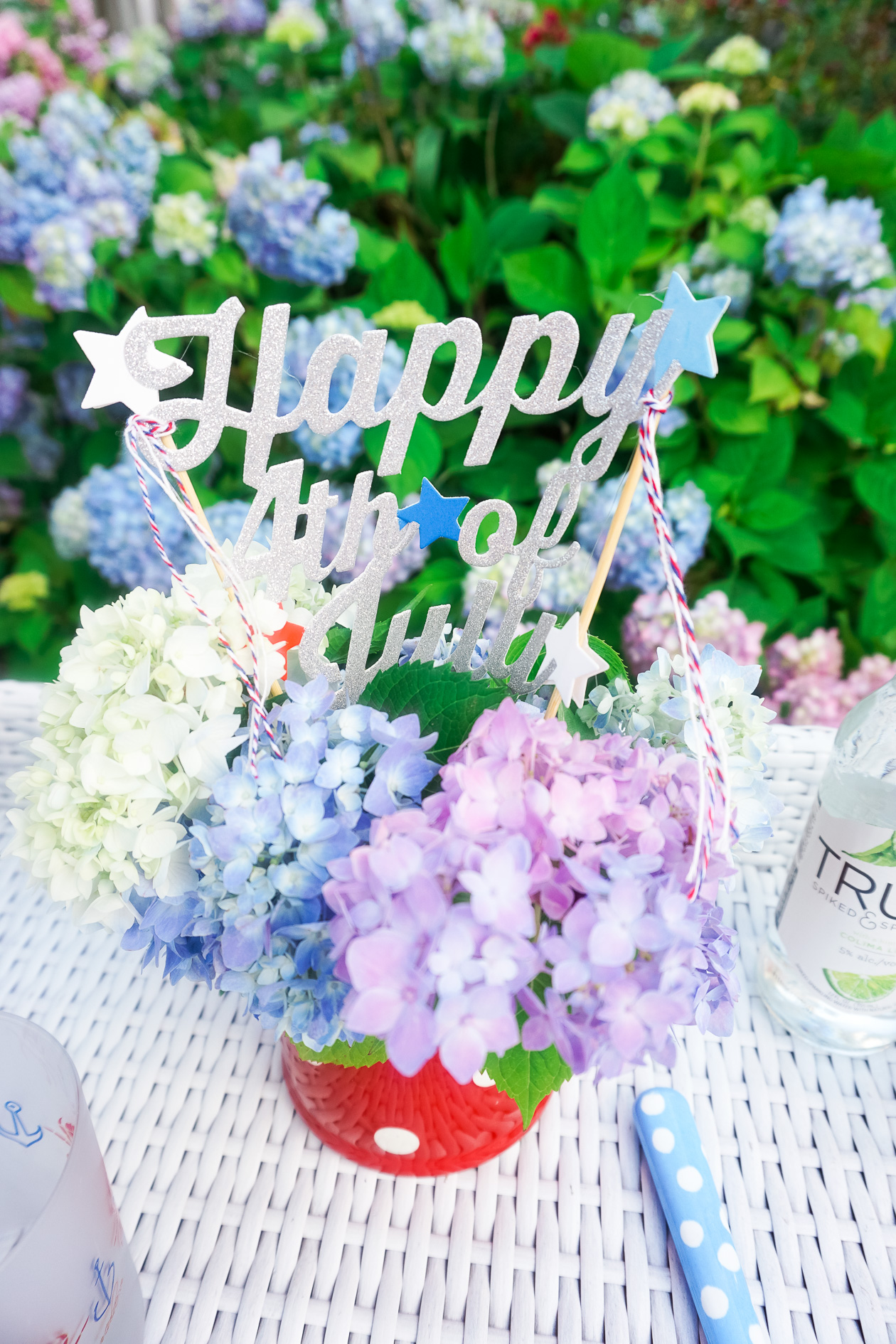 4th of July party on the patio with a summer patriotic bar cart